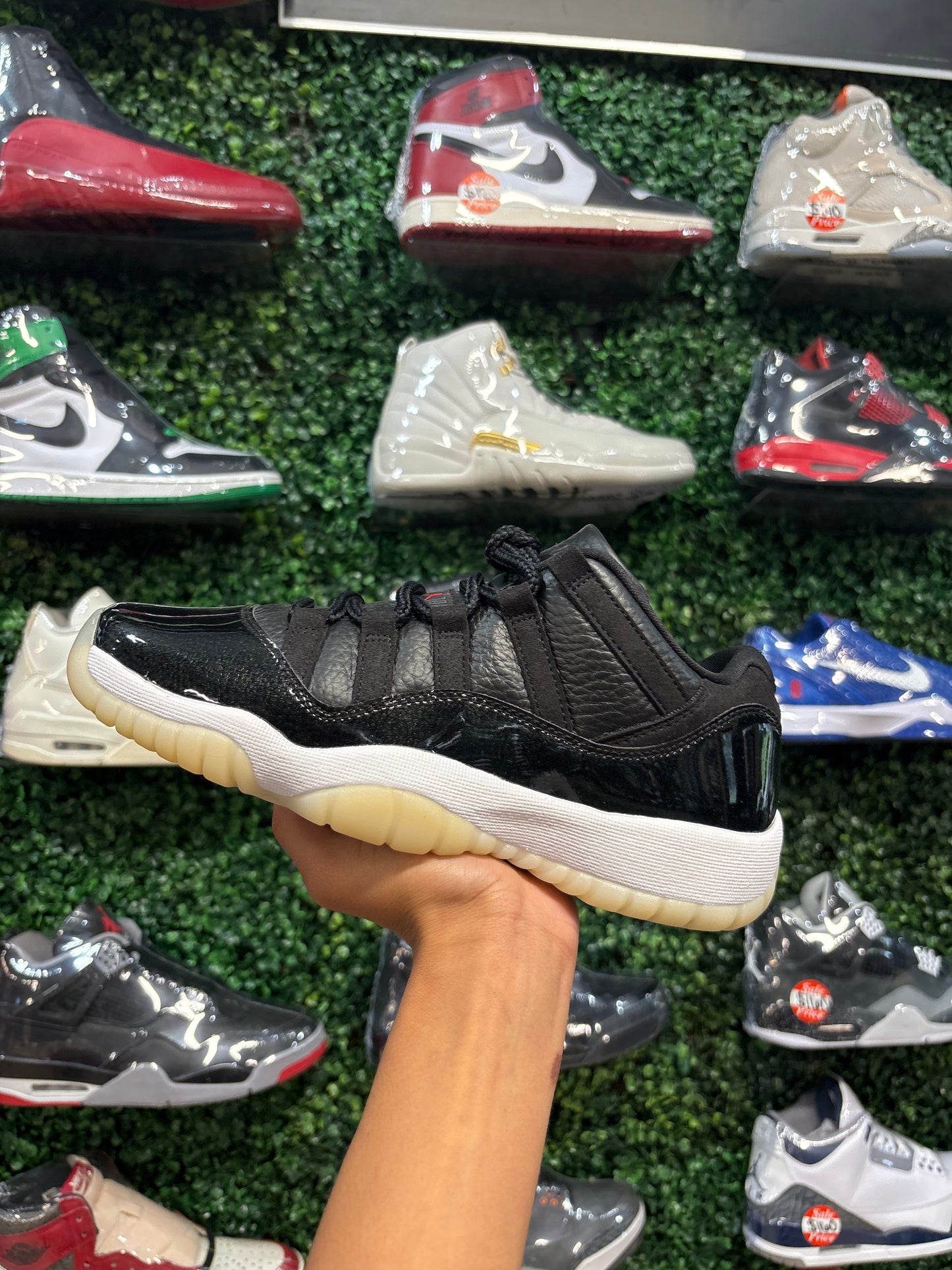 Jordan 11 Low “72-10”