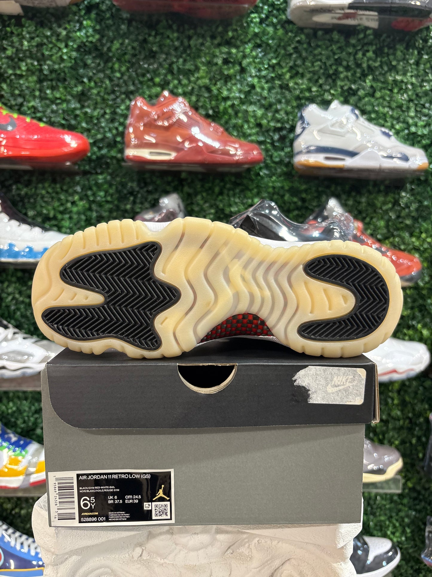 Jordan 11 Low “72-10”