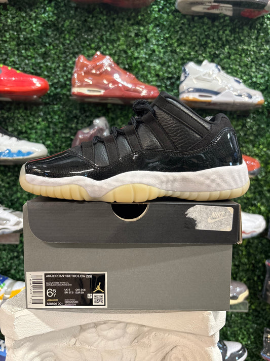 Jordan 11 Low “72-10”